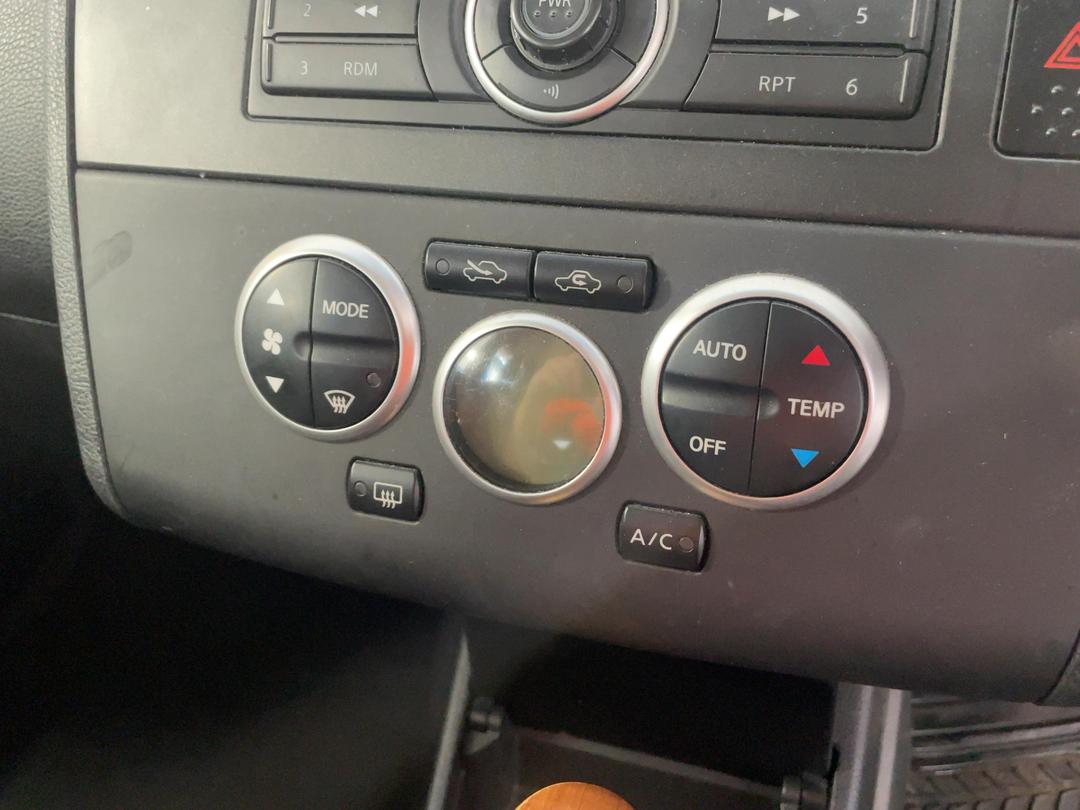 Photo '28' of Nissan Tiida