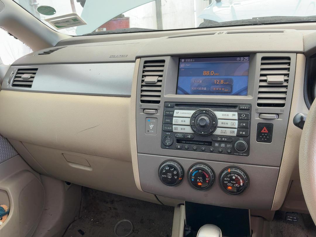 Photo '16' of Nissan Tiida