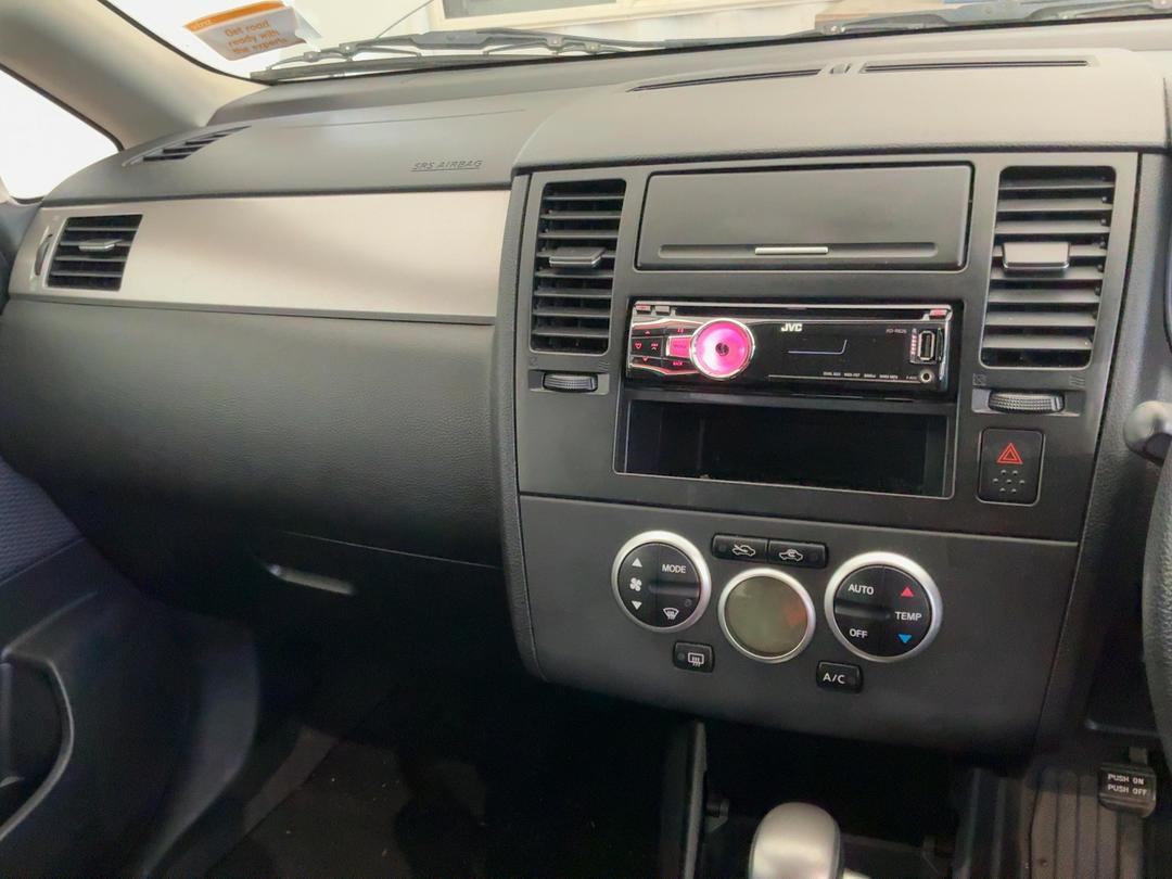 Photo '15' of Nissan Tiida Photo '15' of Nissan Tiida