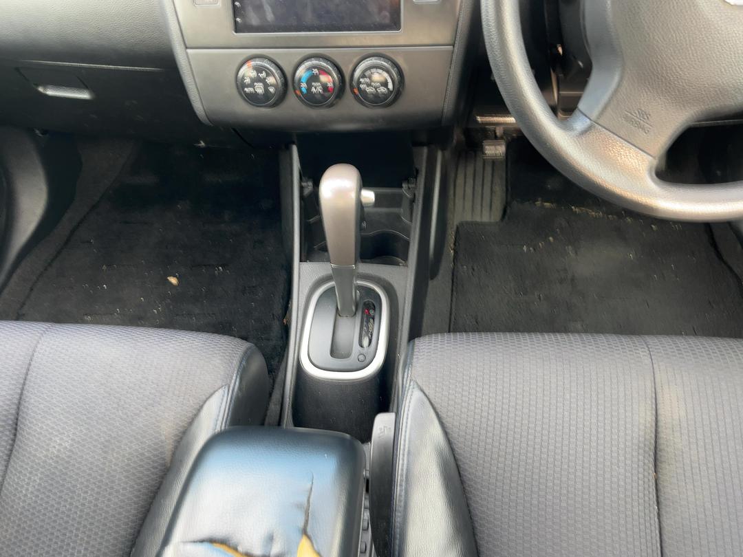 Photo '16' of Nissan Tiida Photo '16' of Nissan Tiida