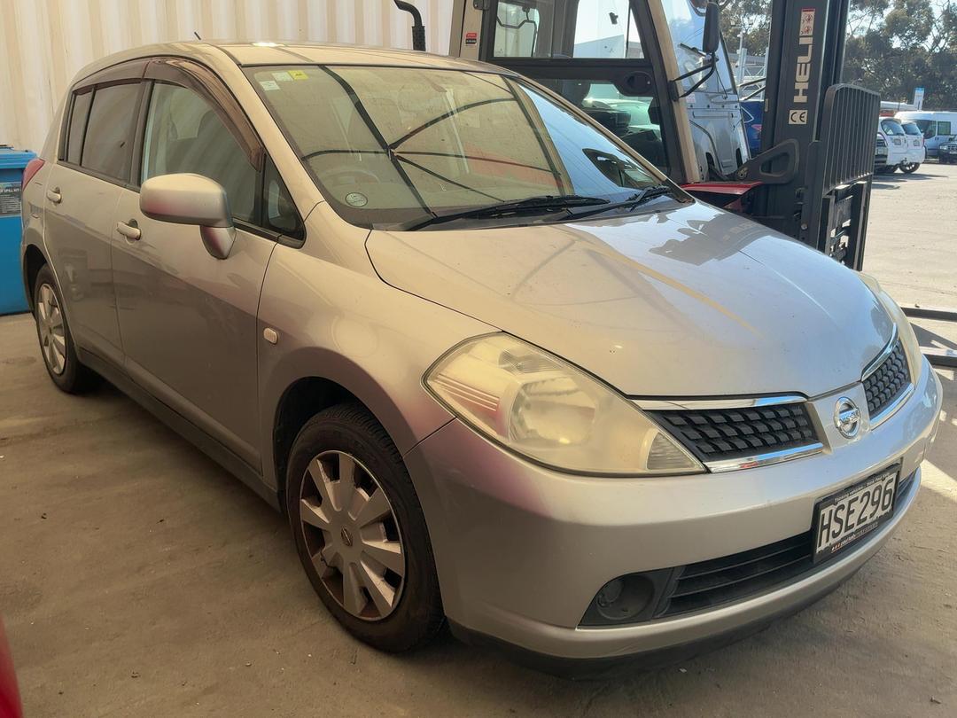 Photo '2' of Nissan Tiida