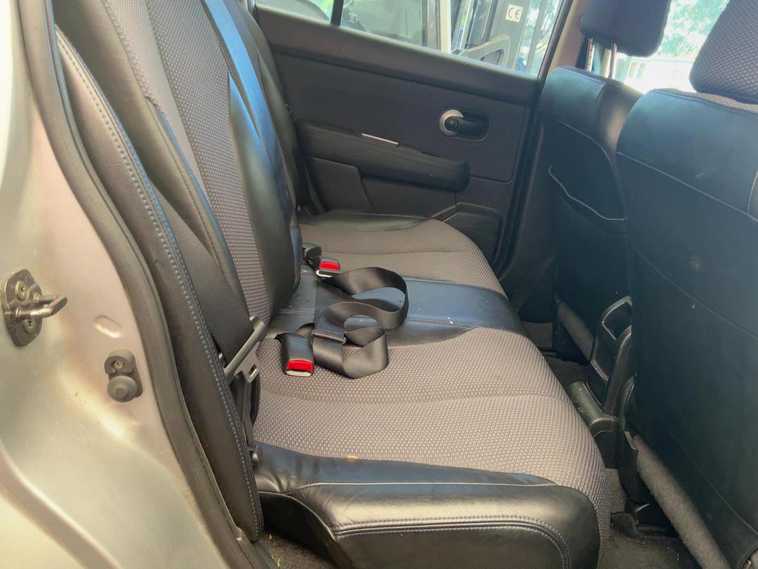 Photo '8' of Nissan Tiida