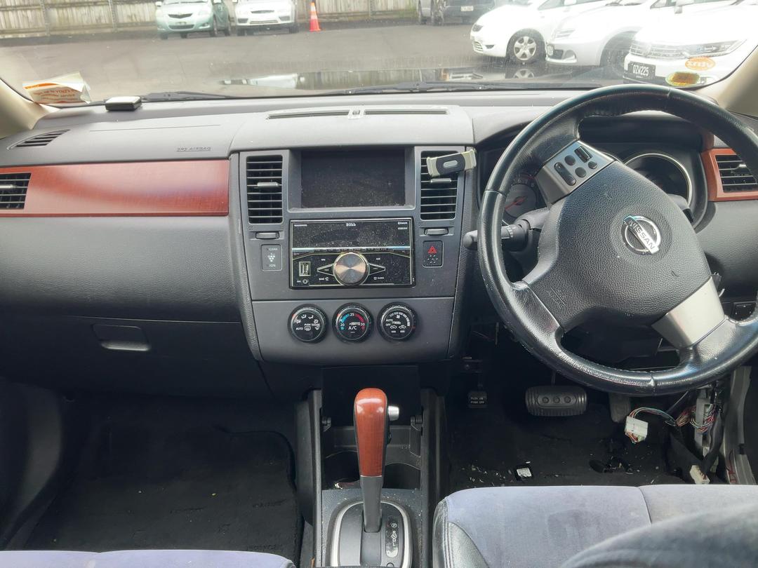 Photo '12' of Nissan Tiida Photo '12' of Nissan Tiida
