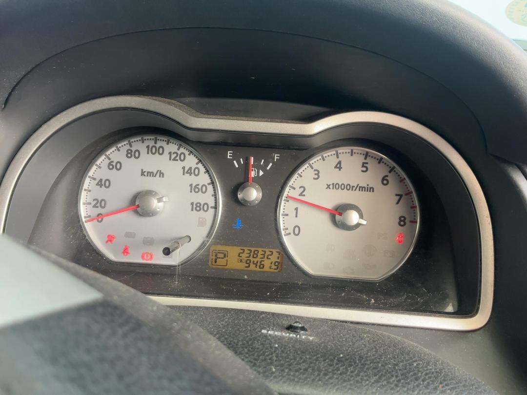 Photo '18' of Nissan Wingroad Photo '18' of Nissan Wingroad