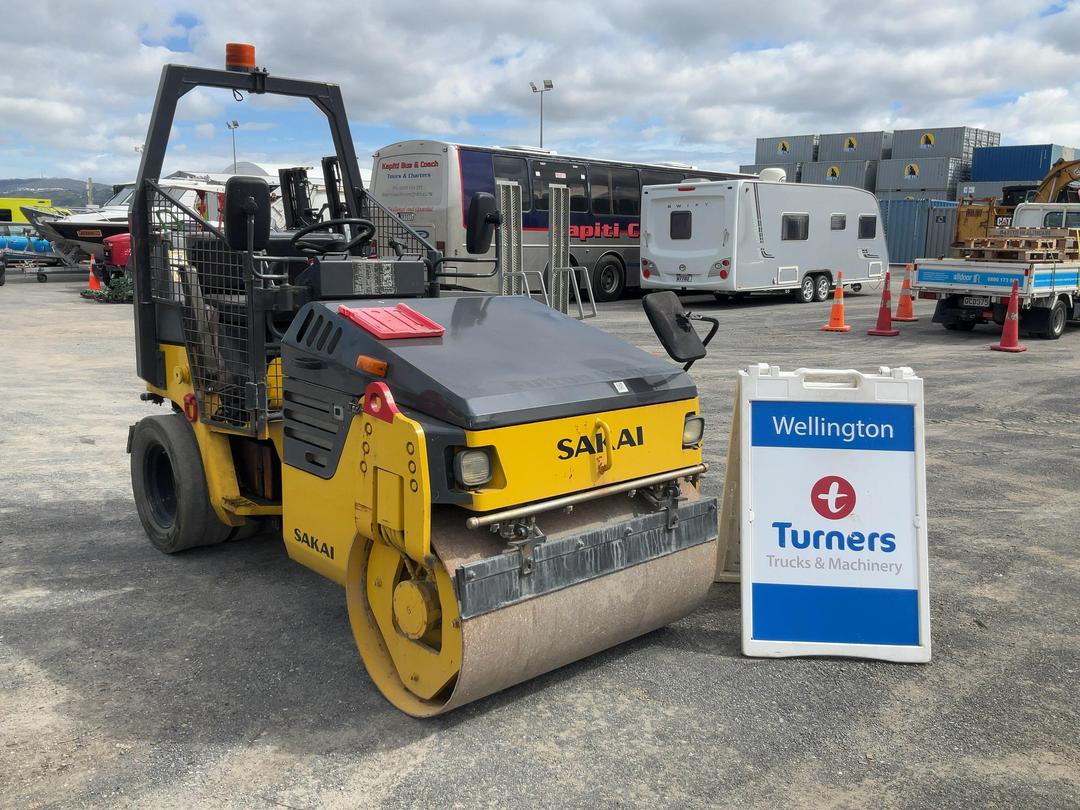 Photo '1' of Sakai TW352 Roller