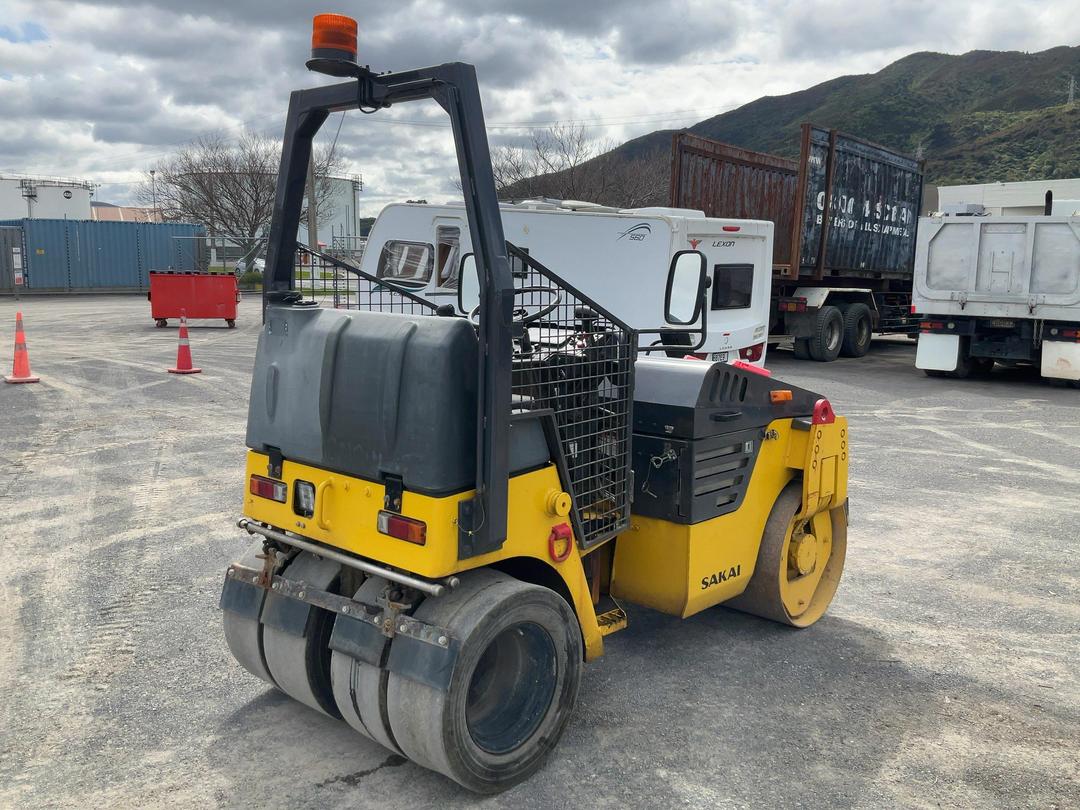 Photo '4' of Sakai TW352 Roller