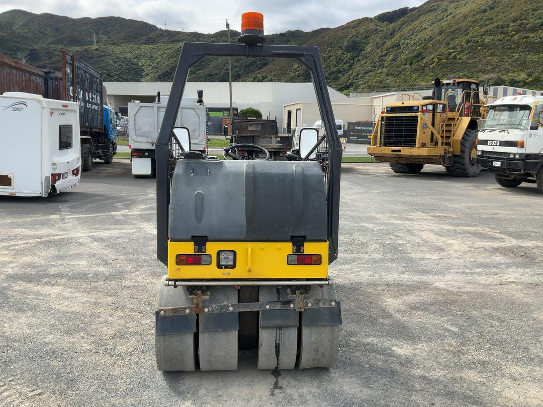 Photo '5' of Sakai TW352 Roller