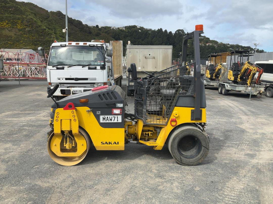 Photo '8' of Sakai TW352 Roller