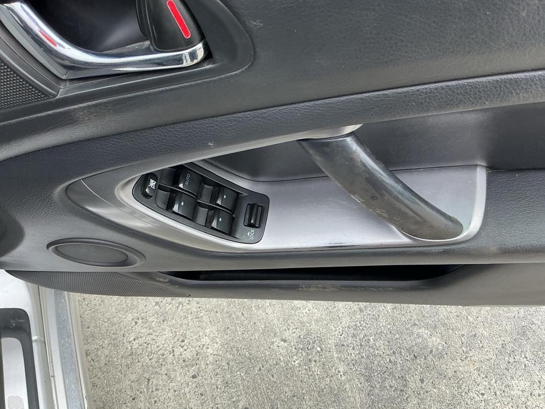 Photo '17' of Subaru Legacy