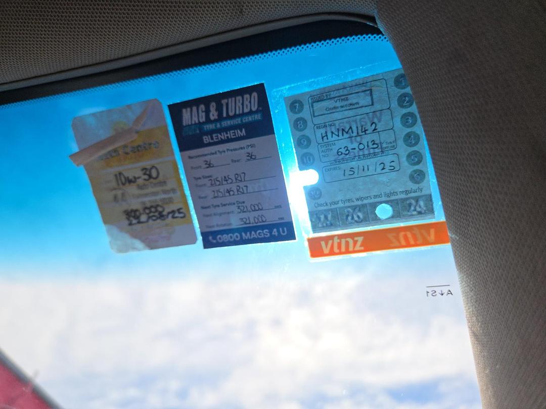 Photo '8' of Subaru Legacy