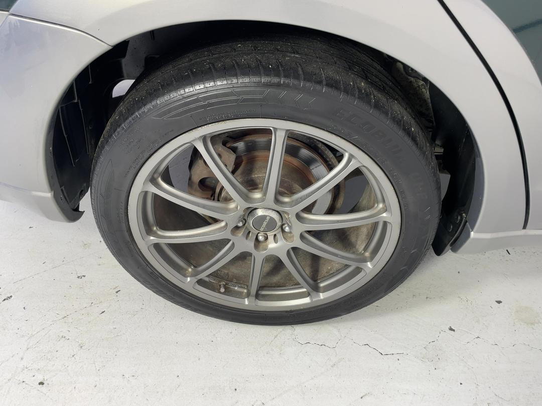 Photo '12' of Subaru Legacy