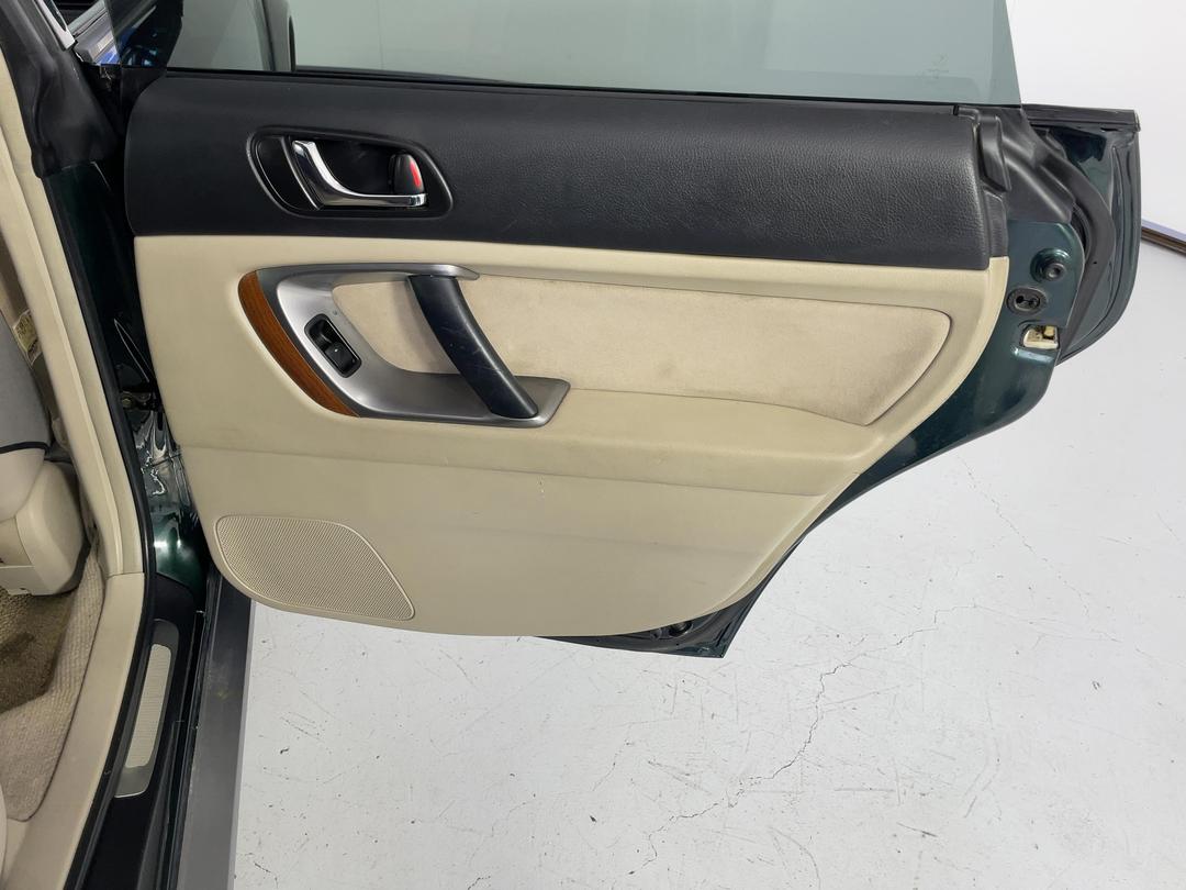 Photo '19' of Subaru Legacy