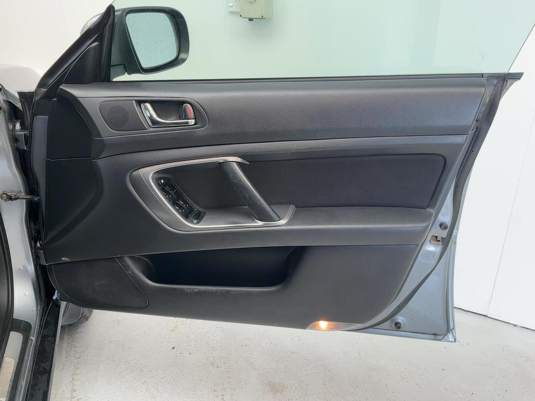 Photo '15' of Subaru Legacy