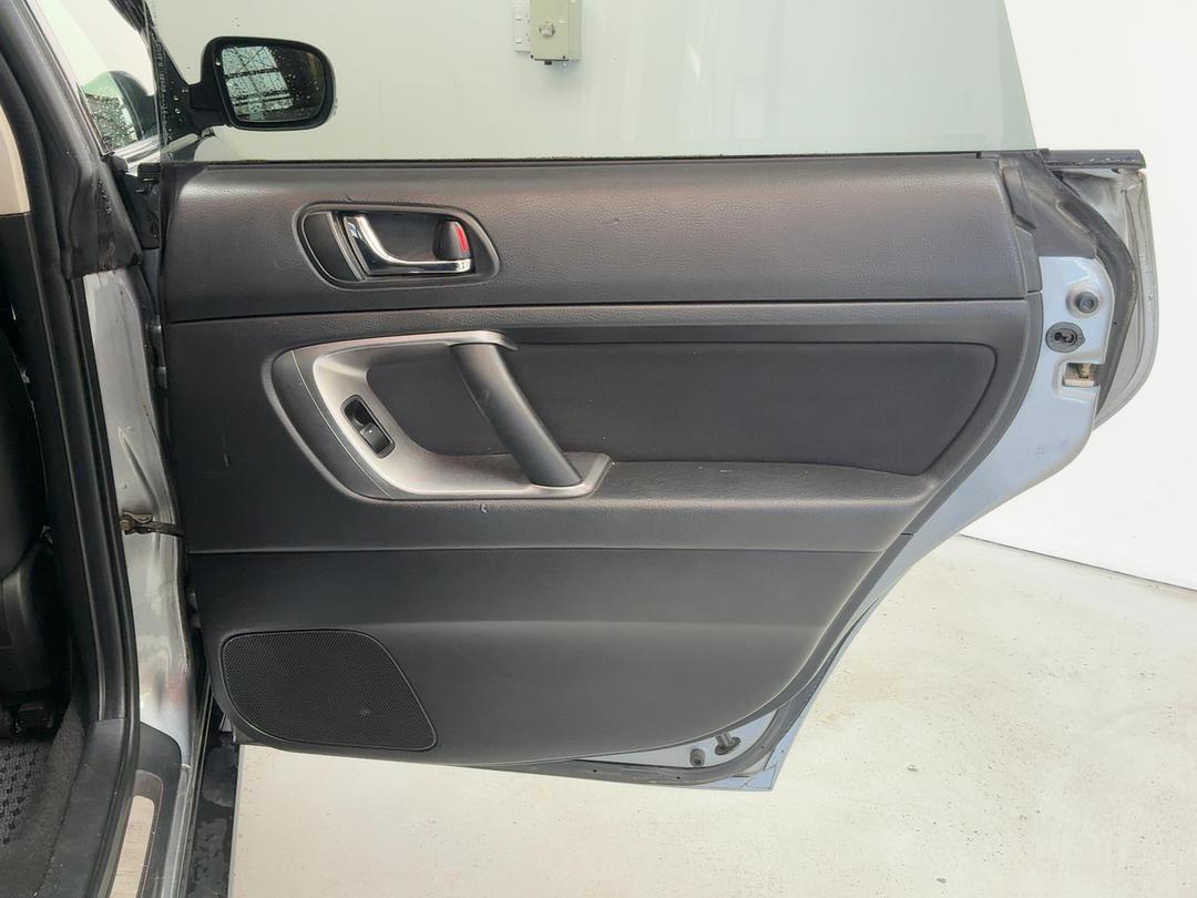 Photo '19' of Subaru Legacy