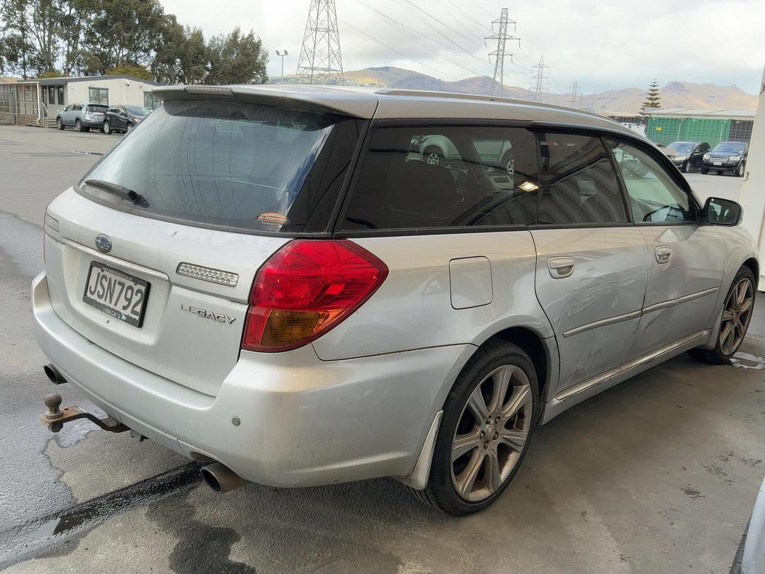 Photo '4' of Subaru Legacy