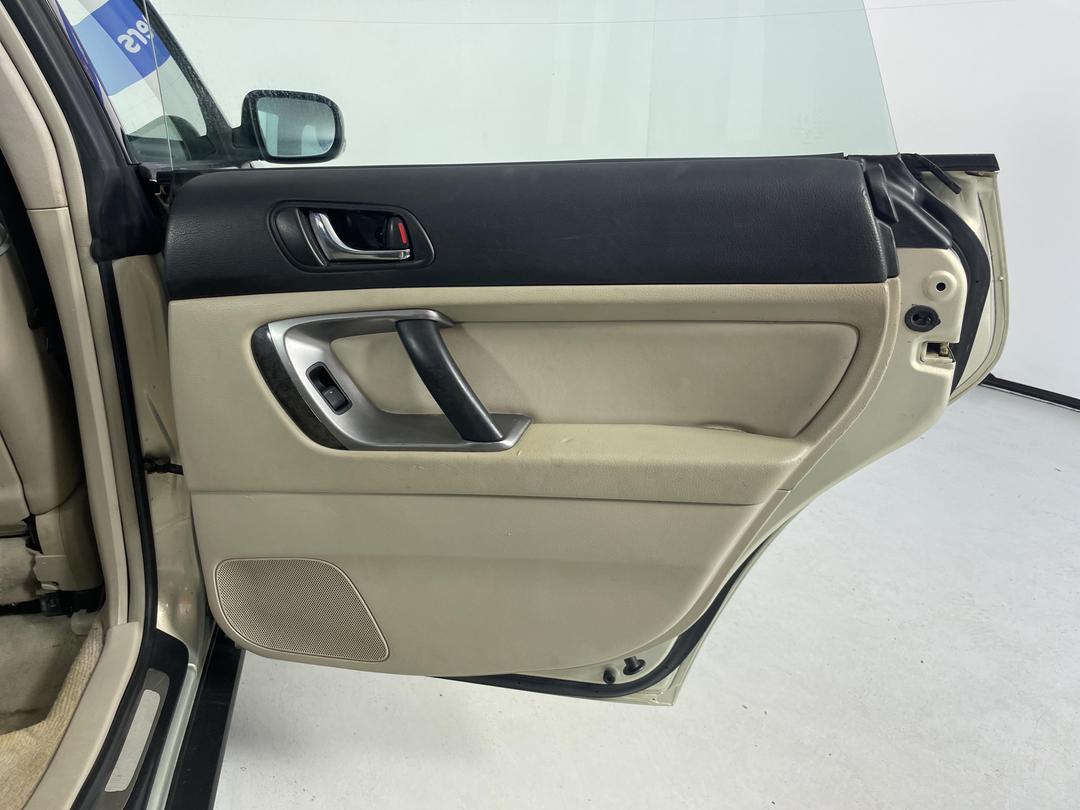 Photo '19' of Subaru Outback