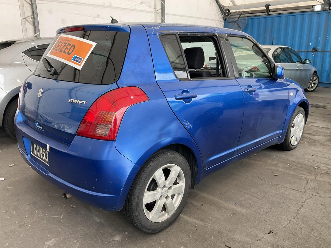 Photo '4' of Suzuki Swift