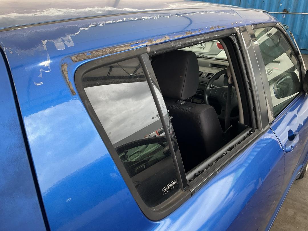 Photo '16' of Suzuki Swift