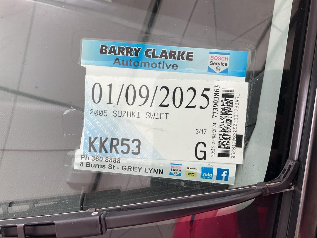 Photo '33' of Suzuki Swift