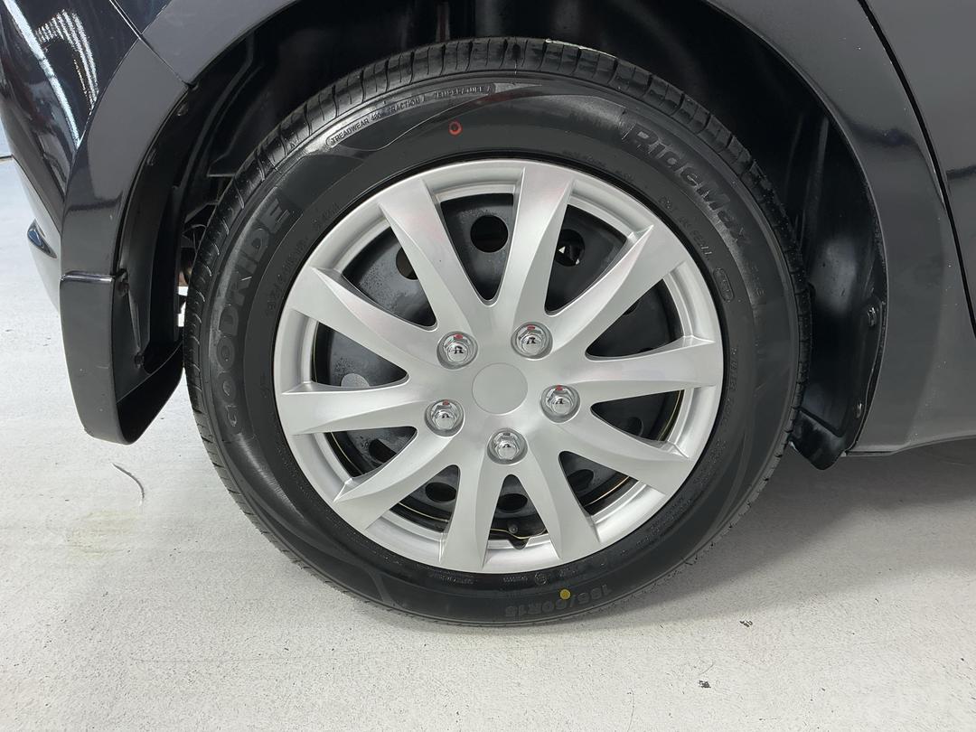 Photo '12' of Suzuki Swift