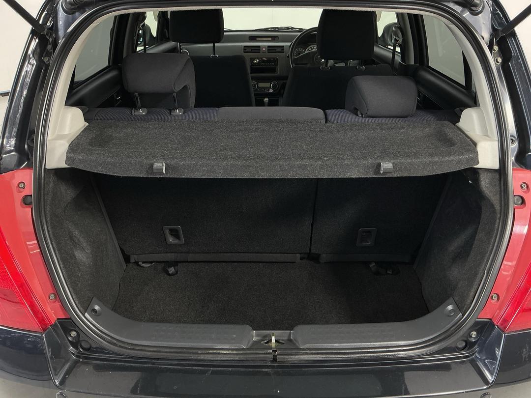 Photo '14' of Suzuki Swift