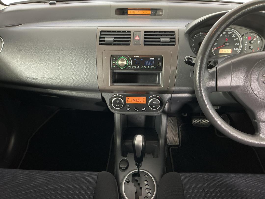 Photo '18' of Suzuki Swift