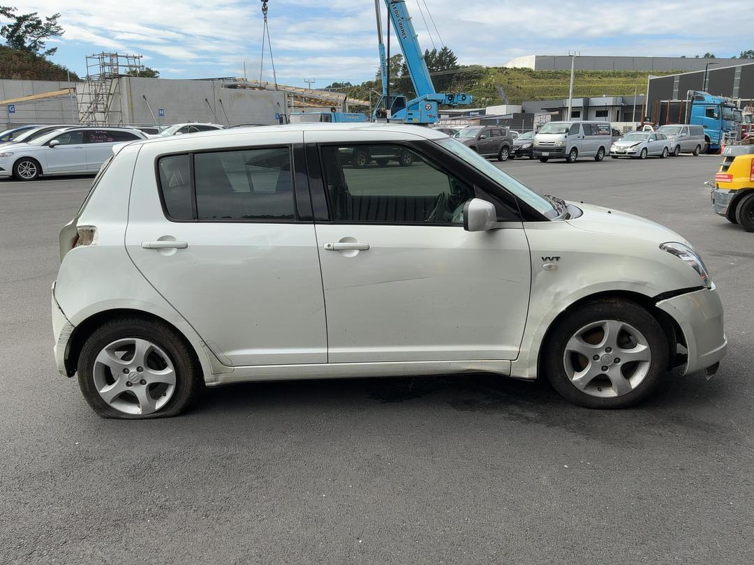 Photo '2' of Suzuki Swift Glxh2 LTD