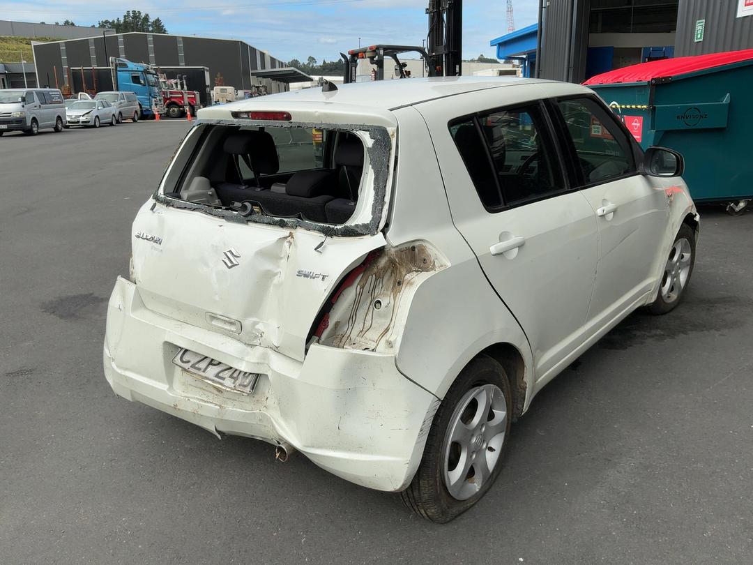 Photo '3' of Suzuki Swift Glxh2 LTD