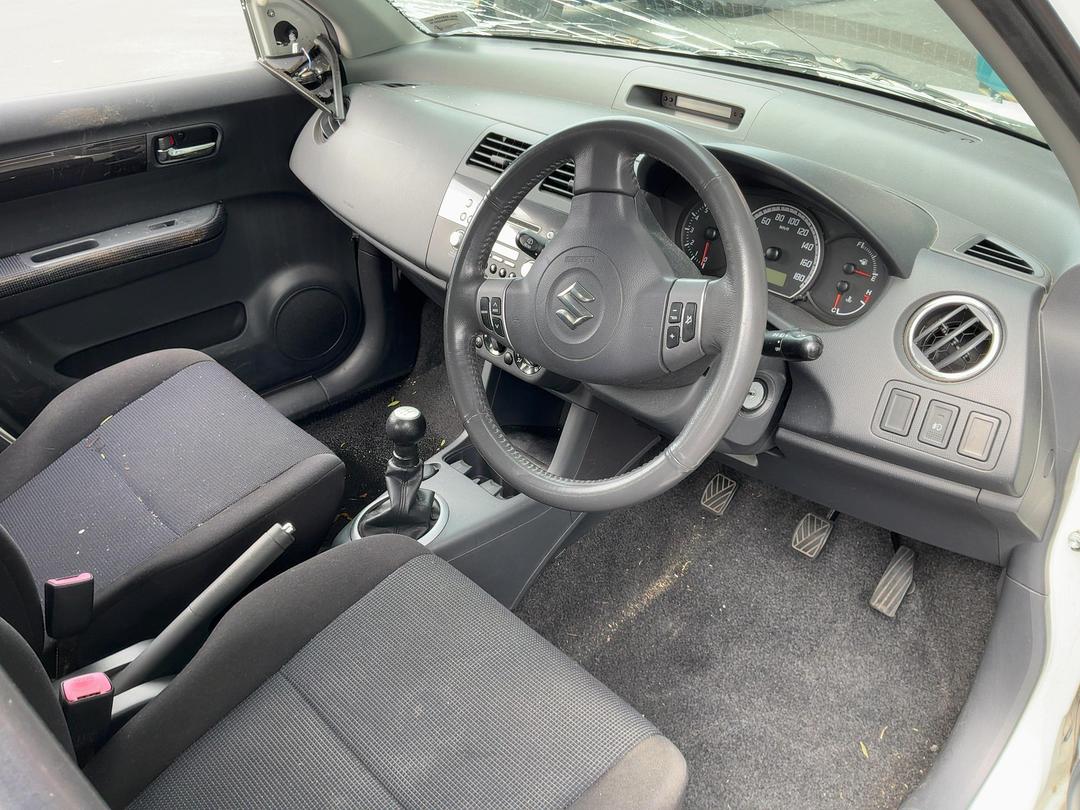 Photo '13' of Suzuki Swift Glxh2 LTD