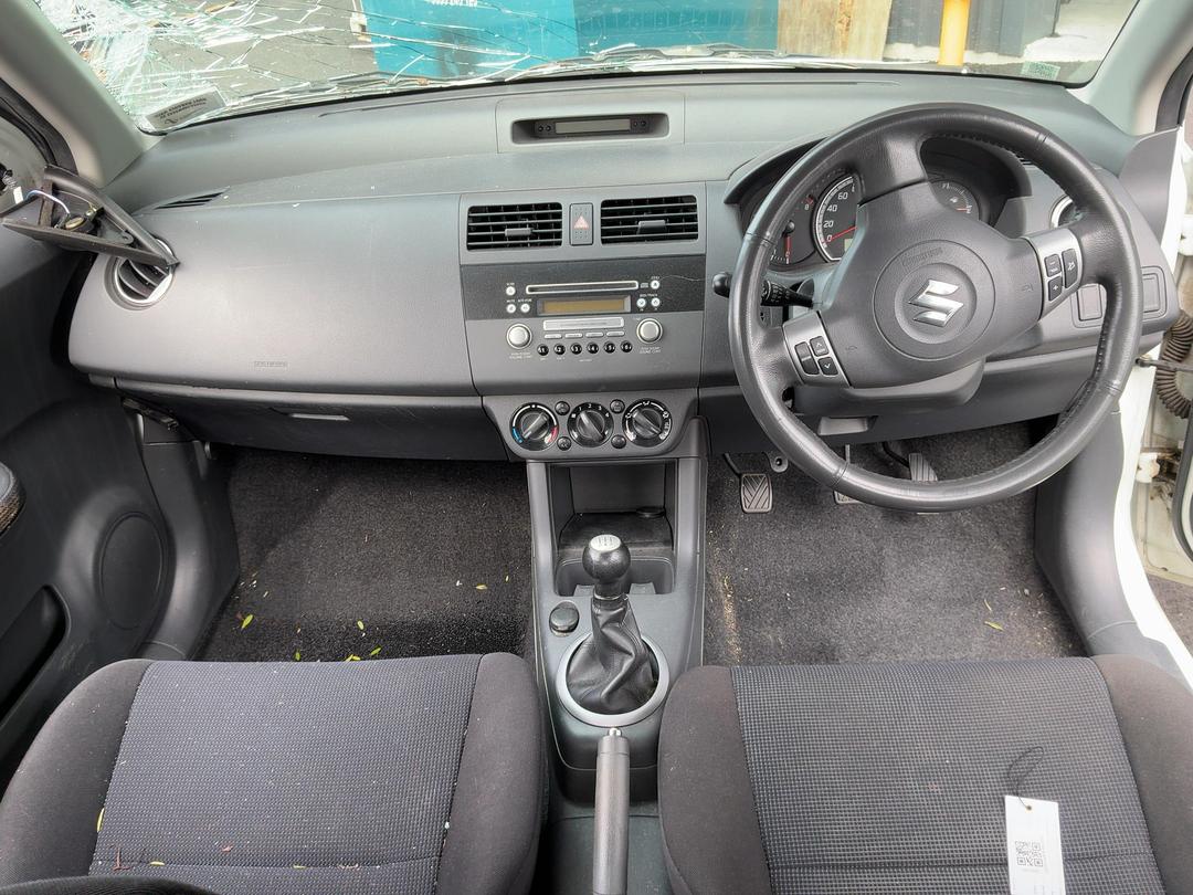 Photo '16' of Suzuki Swift Glxh2 LTD