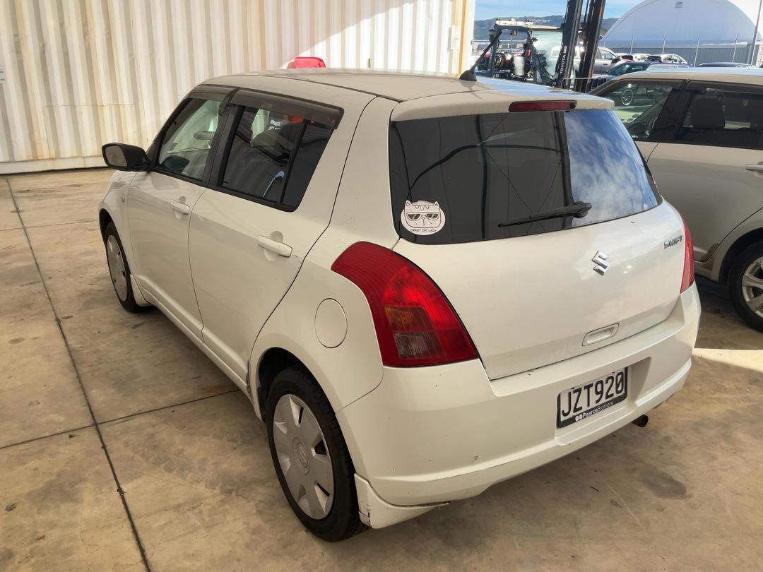 Photo '4' of Suzuki Swift