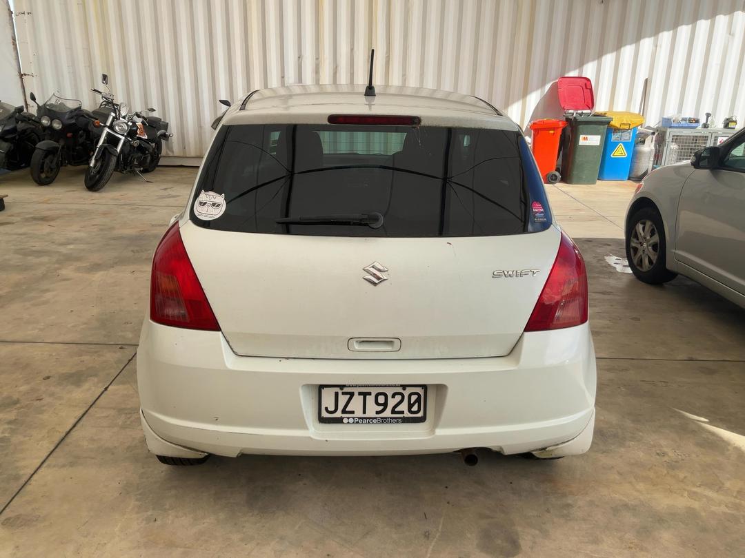 Photo '5' of Suzuki Swift