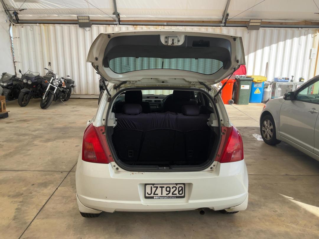 Photo '9' of Suzuki Swift