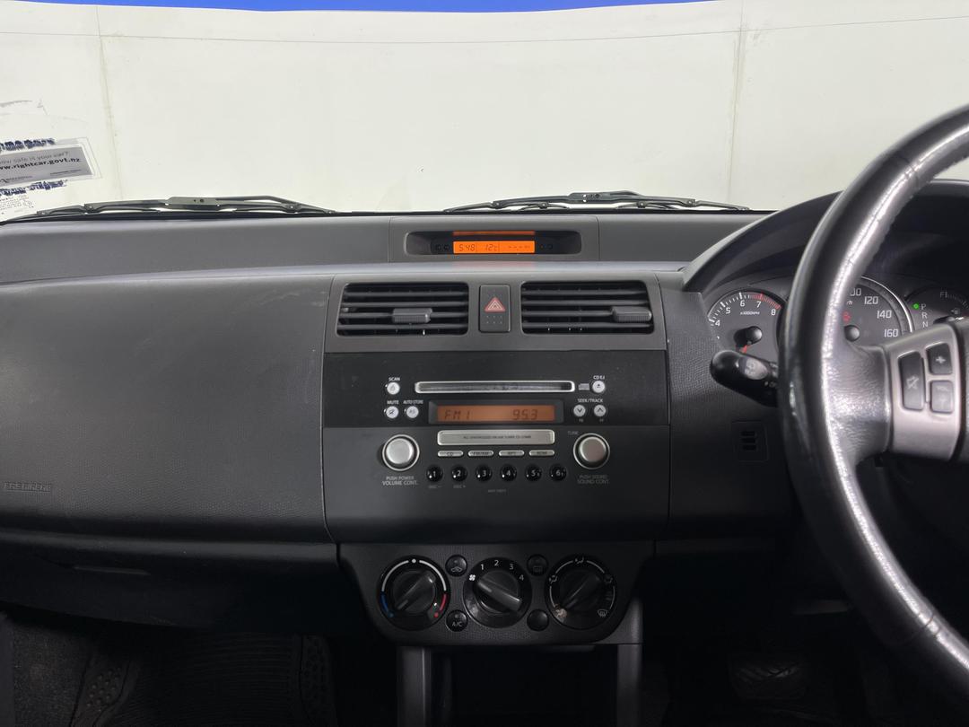 Photo '18' of Suzuki Swift