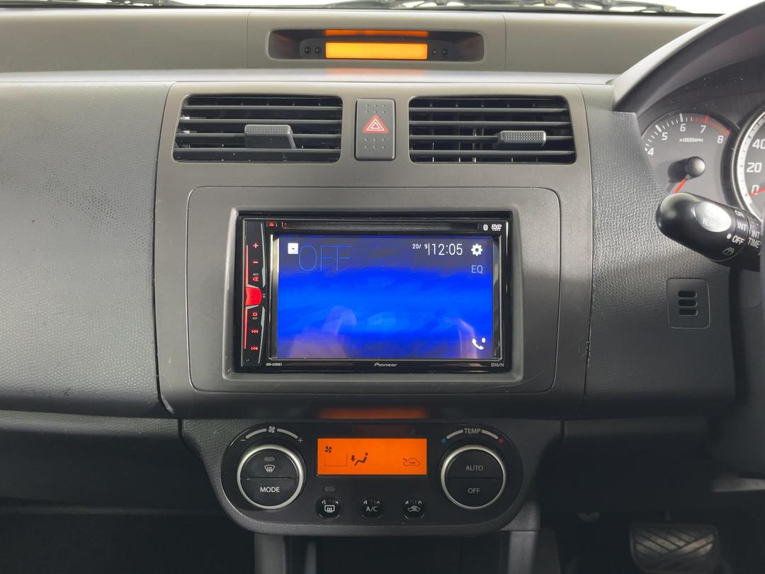 Photo '18' of Suzuki Swift