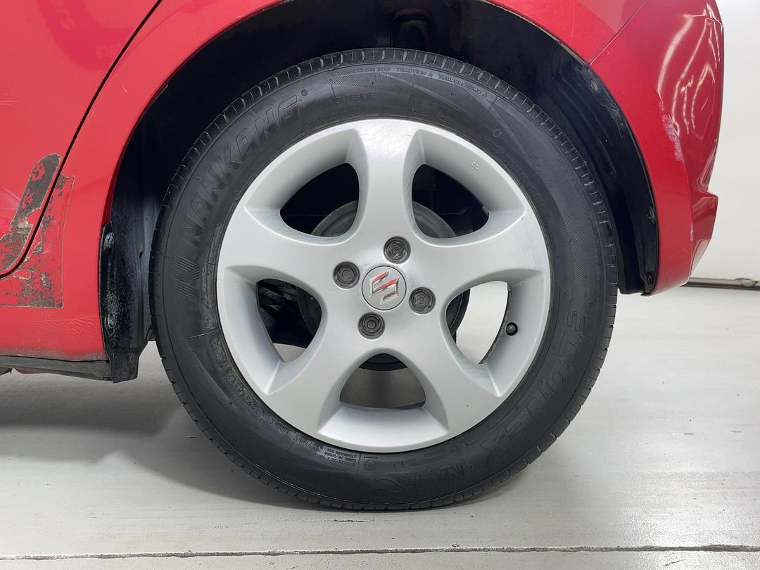 Photo '11' of Suzuki Swift