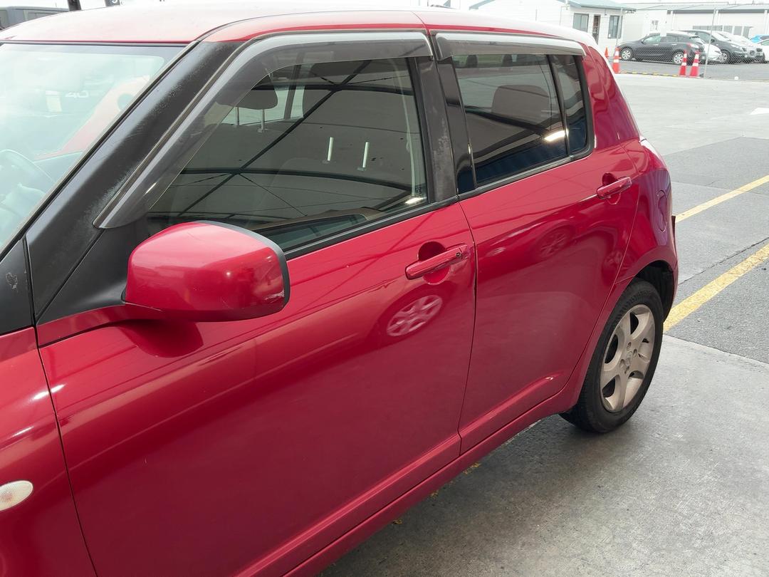 Photo '8' of Suzuki Swift Photo '8' of Suzuki Swift