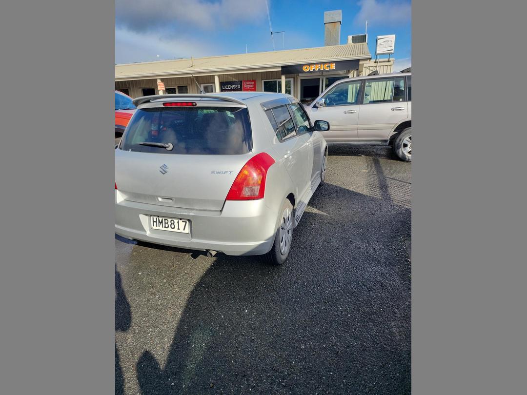 Photo '5' of Suzuki Swift Photo '5' of Suzuki Swift