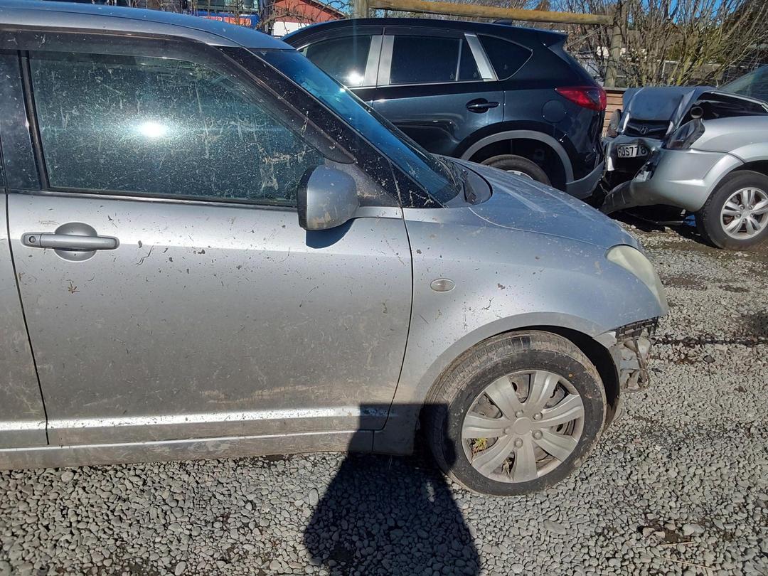 Photo '7' of Suzuki Swift Photo '7' of Suzuki Swift