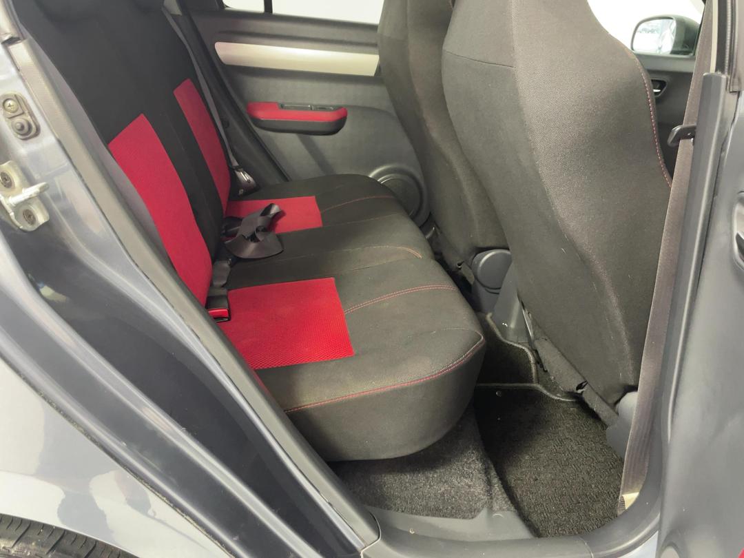 Photo '18' of Suzuki Swift Photo '18' of Suzuki Swift