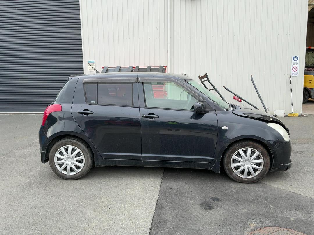 Photo '8' of Suzuki Swift Photo '8' of Suzuki Swift