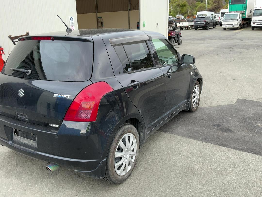 Photo '5' of Suzuki Swift Photo '5' of Suzuki Swift