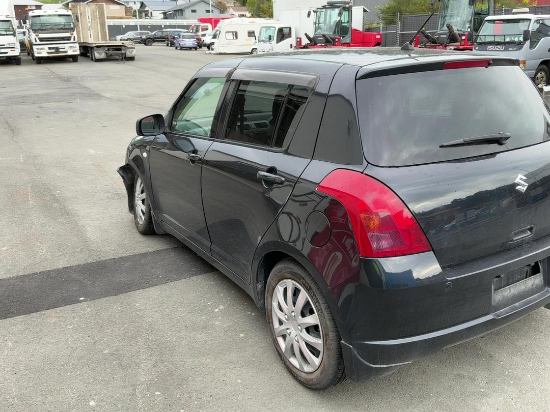 Photo '7' of Suzuki Swift Photo '7' of Suzuki Swift