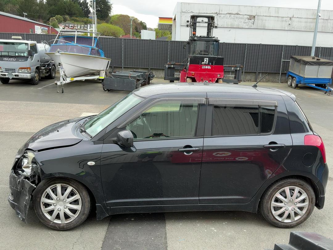 Photo '4' of Suzuki Swift Photo '4' of Suzuki Swift