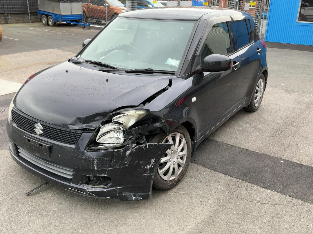 Photo '3' of Suzuki Swift Photo '3' of Suzuki Swift