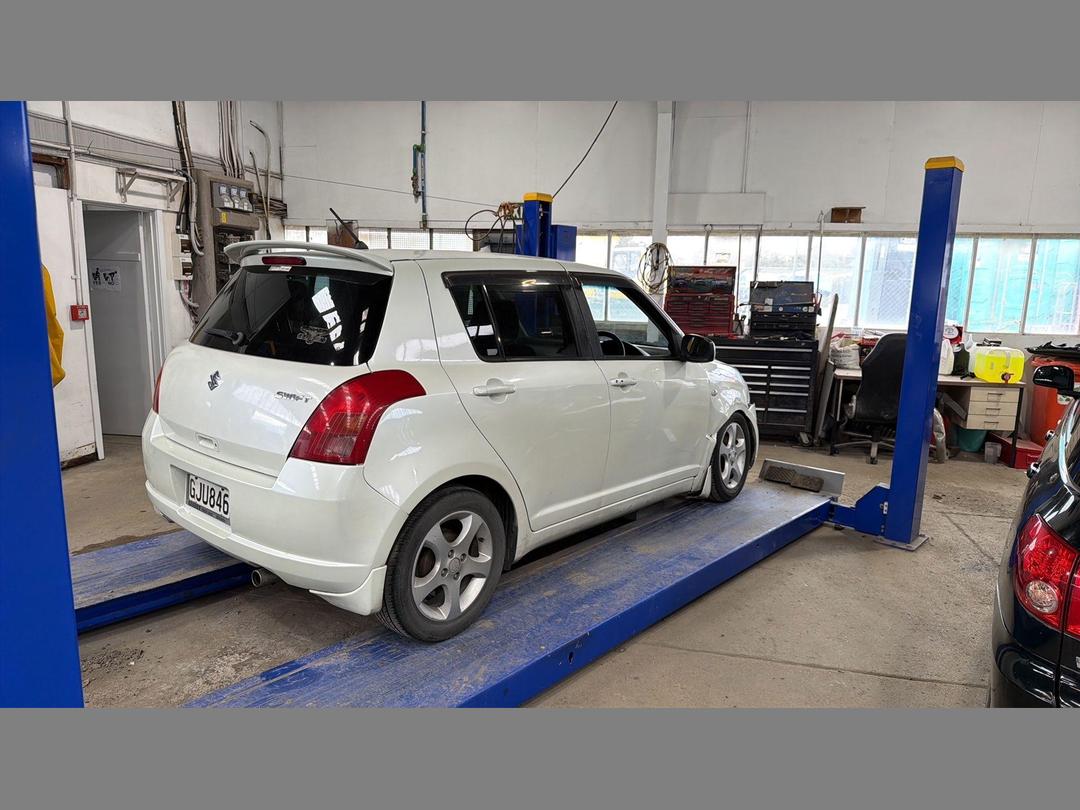 Photo '6' of Suzuki Swift Photo '6' of Suzuki Swift