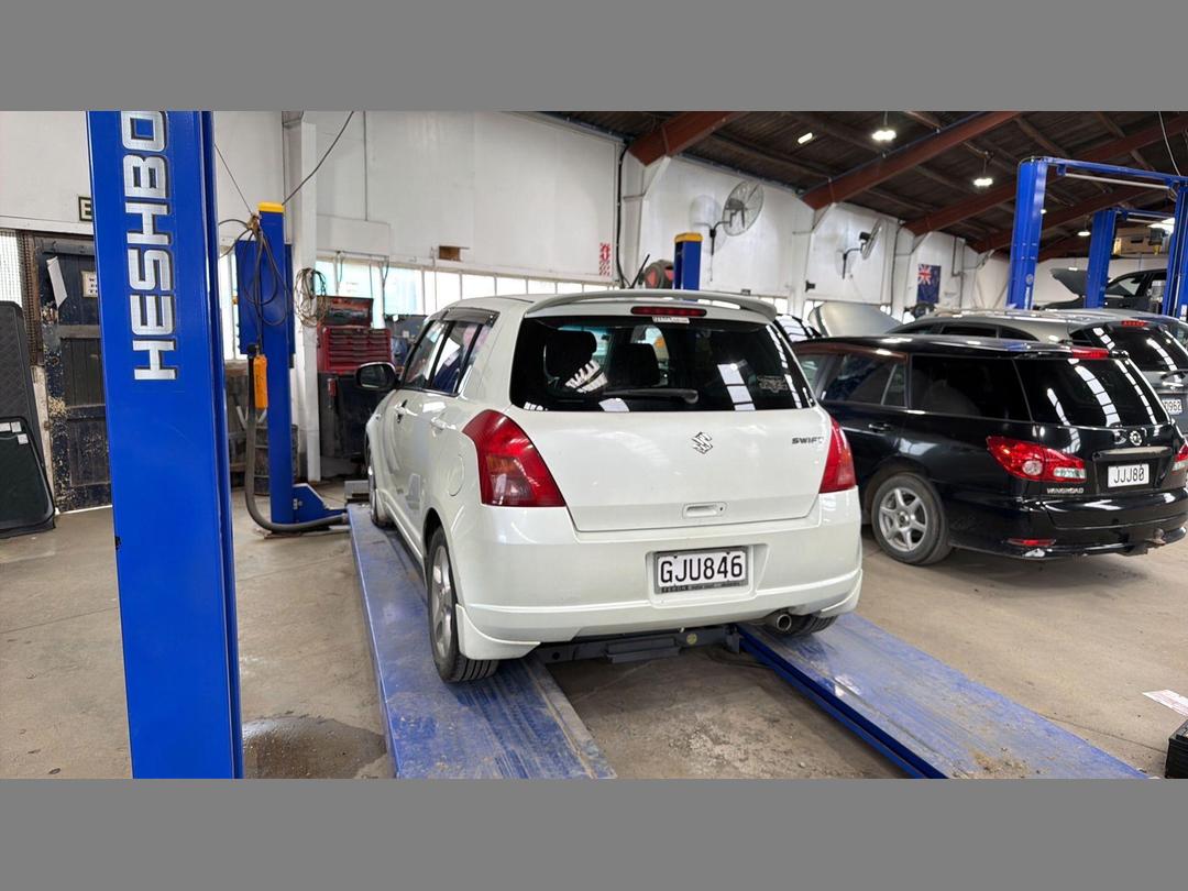 Photo '7' of Suzuki Swift Photo '7' of Suzuki Swift