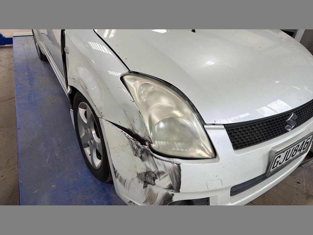 Photo '8' of Suzuki Swift Photo '8' of Suzuki Swift