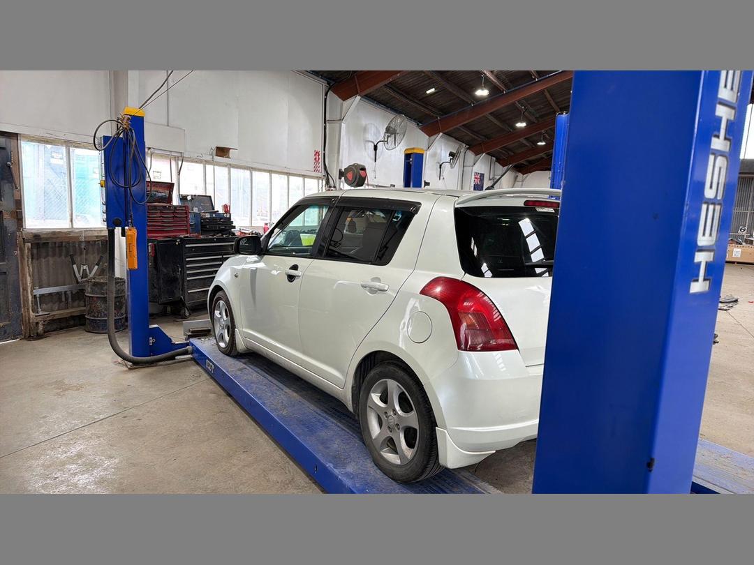 Photo '11' of Suzuki Swift Photo '11' of Suzuki Swift