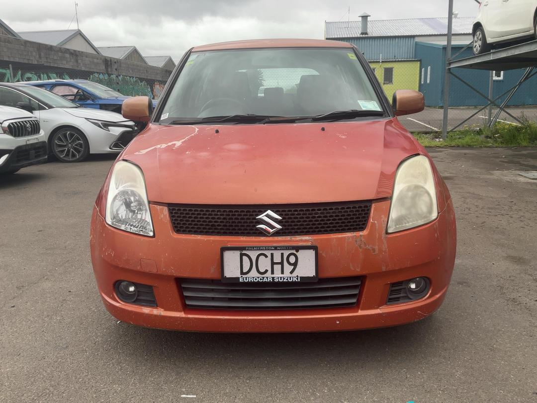 Photo '3' of Suzuki Swift GLX Photo '3' of Suzuki Swift GLX